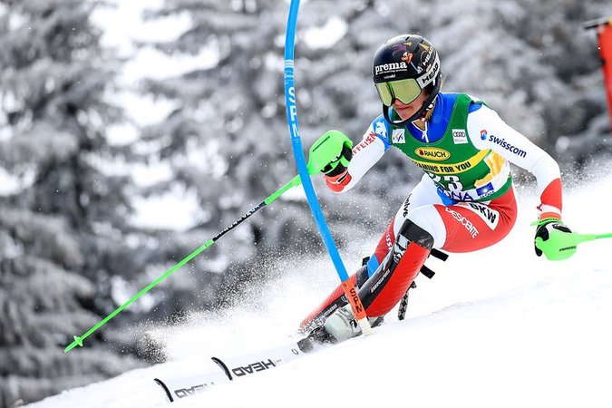 Camille Rast remporte le titre national de géant, un jour après Justin Murisier